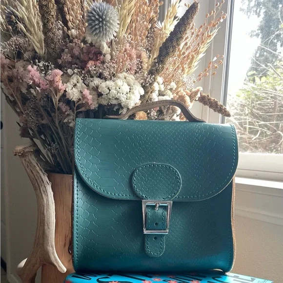 Green Crossbody Bag with Silver Clasp - Picture 7 of 7